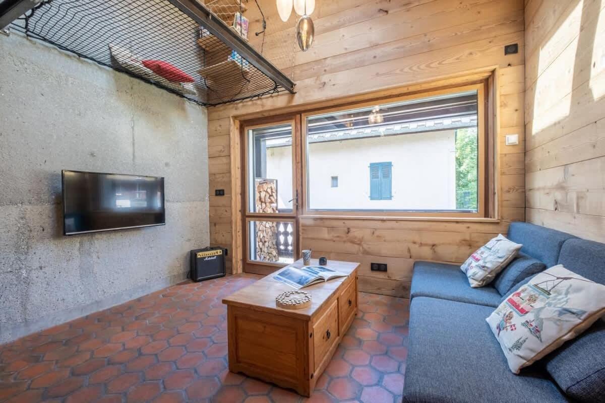 Chalet Racar Pour 4 Personnes, Centre Ville Et Vue Sur La Montagne Chamonix Exterior photo